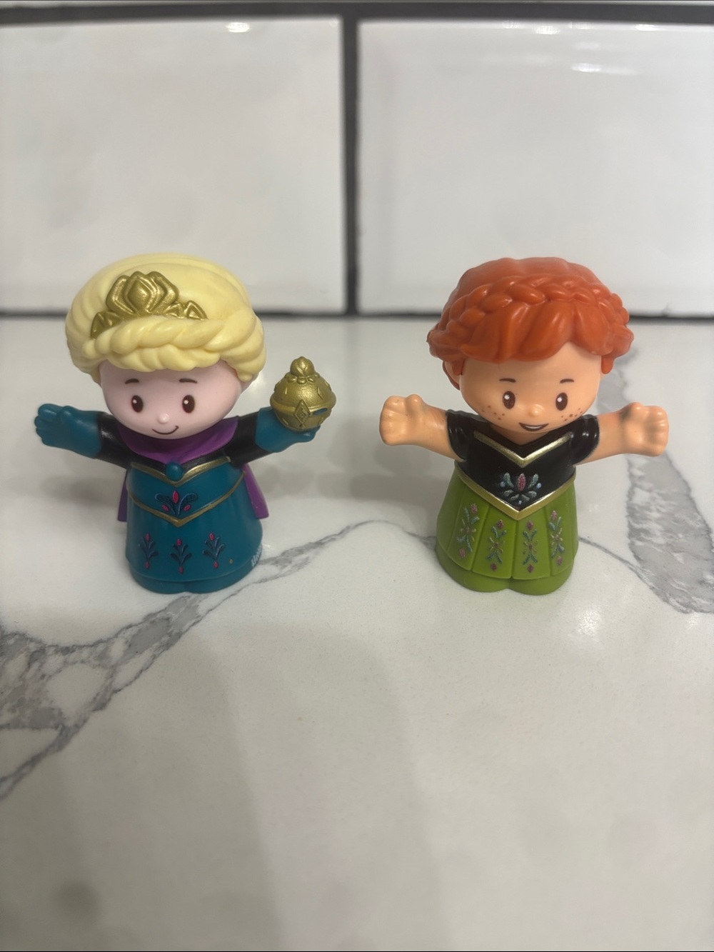 Little People Elsa and Anna 2019